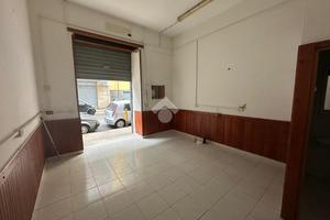NEGOZIO A NAPOLI