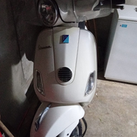 Piaggio Vespa 50 scooter