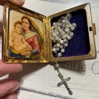 rosario antico in madreperla e scatola dorata