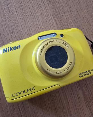 Nikon Coolpix S33 Subacquea + Custodia Case Logic