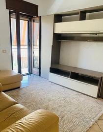 GUIDONIA TRILOCALE ARREDATO Con BALCONE