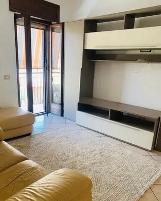 GUIDONIA TRILOCALE ARREDATO Con BALCONE