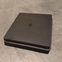 Play station 4 + 2 joystick + 6 giochi