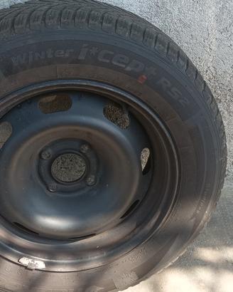 gomme invernali 195/65 R15 più cerchi in ferro