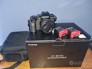 FUJIFILM X-S10 con obiettivo 15-45 mm