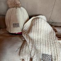 Set cappello con pon pon e sciarpa Enrico Coveri