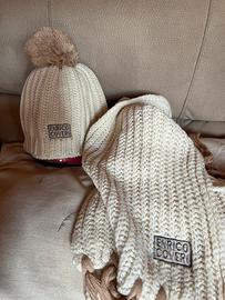 Set cappello con pon pon e sciarpa Enrico Coveri