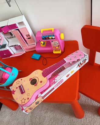 Lotto Barbie + tavolino e sedia IKEA rosso - 80€ t