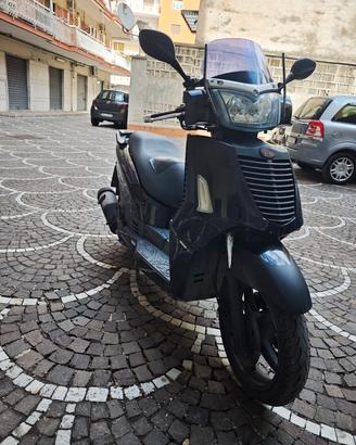 People 300i con targa Polacca 