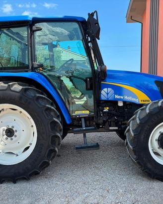 Trattore agricolo New Holland T5050 cv100