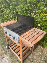 Barbecue a gas 3 fuochi 50€.