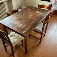 Tavolo e 4 sedie