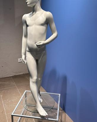 Manichino bimbo
