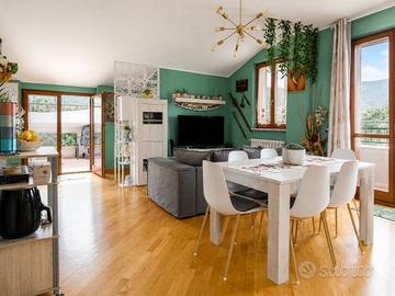 Attico / Mansarda di 79 m² con 2 locali a Terni