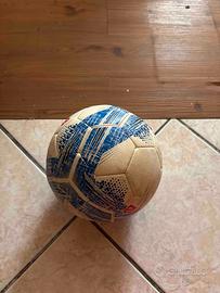 2 palloni da calcio a 5 a rimb. contr. dimens. "4"
