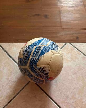 2 palloni da calcio a 5 a rimb. contr. dimens. "4"