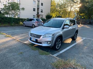 TOYOTA RAV4 Crossover 2.2 D-Cat Executive