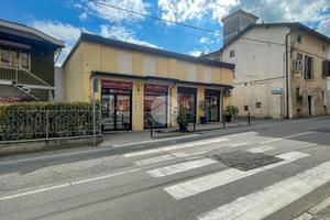NEGOZIO A PONCARALE