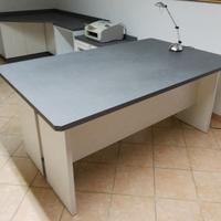Arredo per ufficio Composto da 4 pezzi componibili