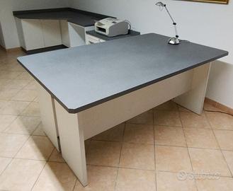 Arredo per ufficio Composto da 4 pezzi componibili