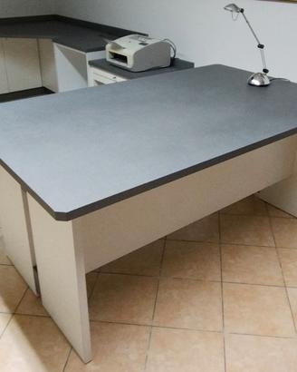 Arredo per ufficio Composto da 4 pezzi componibili