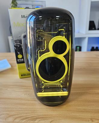 Cassa bluetooth trasparente e impermeabile.