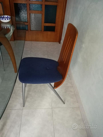 Tavolo con quattro sedie