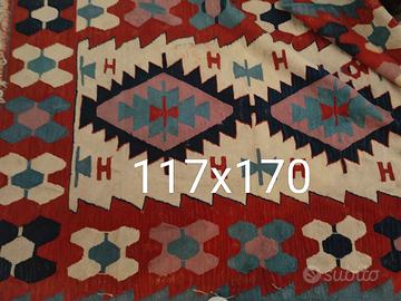 Lotto di 4 tappeti artigianali Kilim