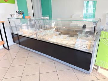 Banco frigorifero con vetro dritto