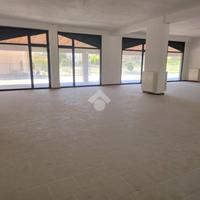 NEGOZIO A LANGHIRANO