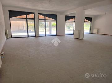 NEGOZIO A LANGHIRANO