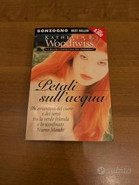 Libro Petali sull'acqua di Kathleen E. Woodiwiss