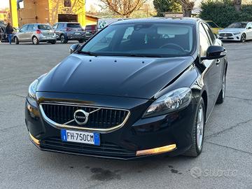 Volvo V40 D2 R-DESIGN MOMENTUM X NEOPATENTATI
