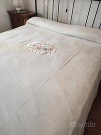 coperta matrimoniale ricamata