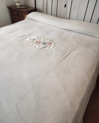 coperta matrimoniale ricamata