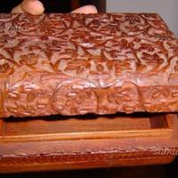 Cofanetto e portalettere intarsiati in legno