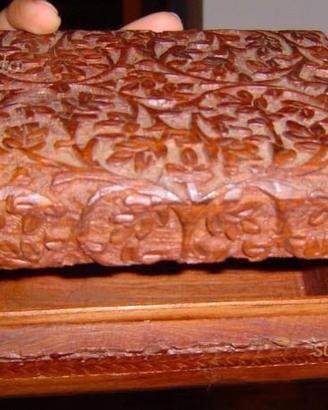 Cofanetto e portalettere intarsiati in legno