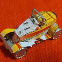 macchinina africana realizzata in latta di riciclo