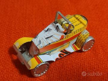 macchinina africana realizzata in latta di riciclo