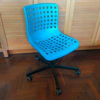 Sedia Ikea con rotelle azzurra regolabile a leva
