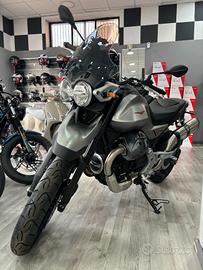 Moto Guzzi V 85 accessori inclusi