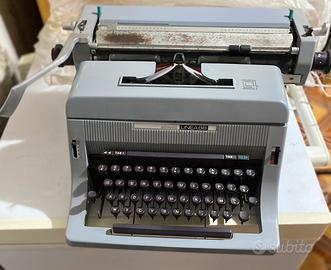 Macchina da scrivere Olivetti