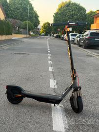 Monopattino elettrico Ninebot F3 - con garanzia