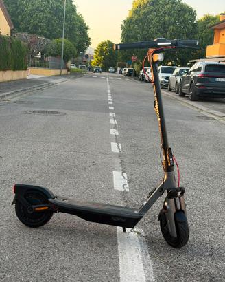 Monopattino elettrico Ninebot F3 - con garanzia