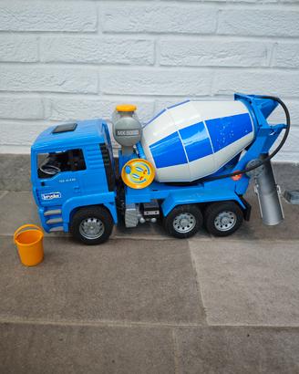 camion betoniera bruder
