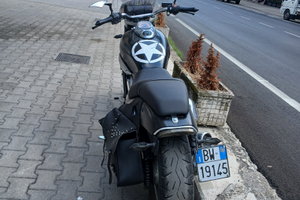 Motocicletta kymko 250 custom