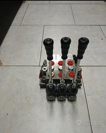 Distributore 3 leve 1/2