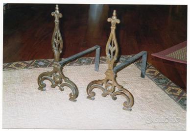 Coppia di alari per camino