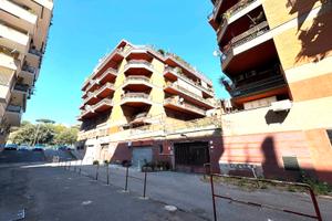 Magliana - locale magazzino ad uso investimento
