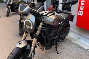 Benelly leoncino 800